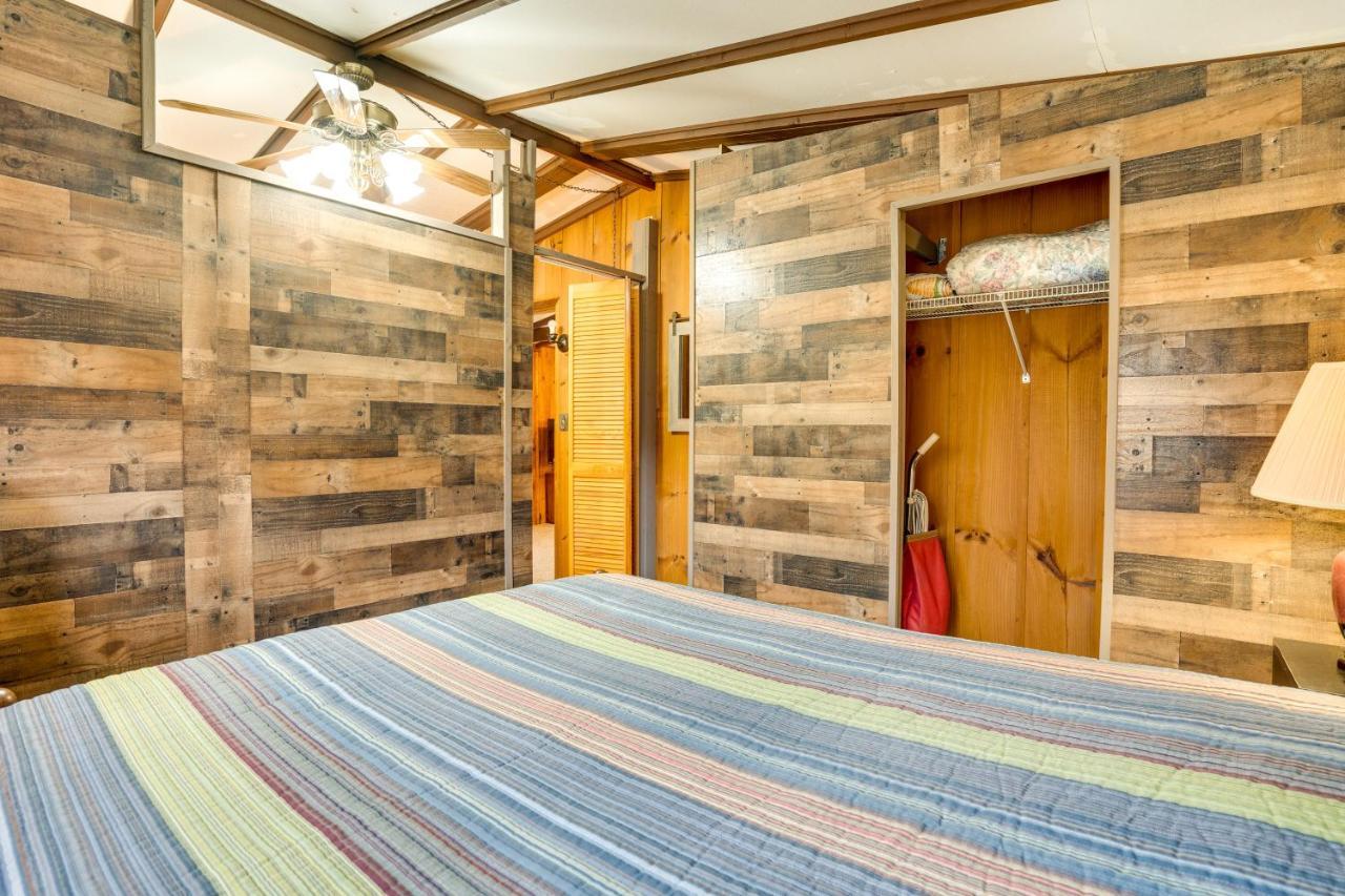 Peaceful Warne Cabin Fenced Yard And Screened Porch Brasstown 外观 照片