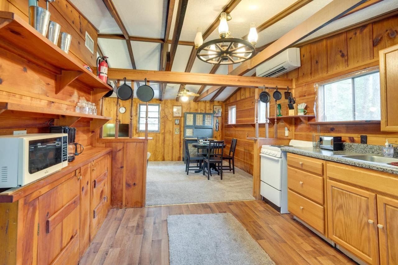 Peaceful Warne Cabin Fenced Yard And Screened Porch Brasstown 外观 照片