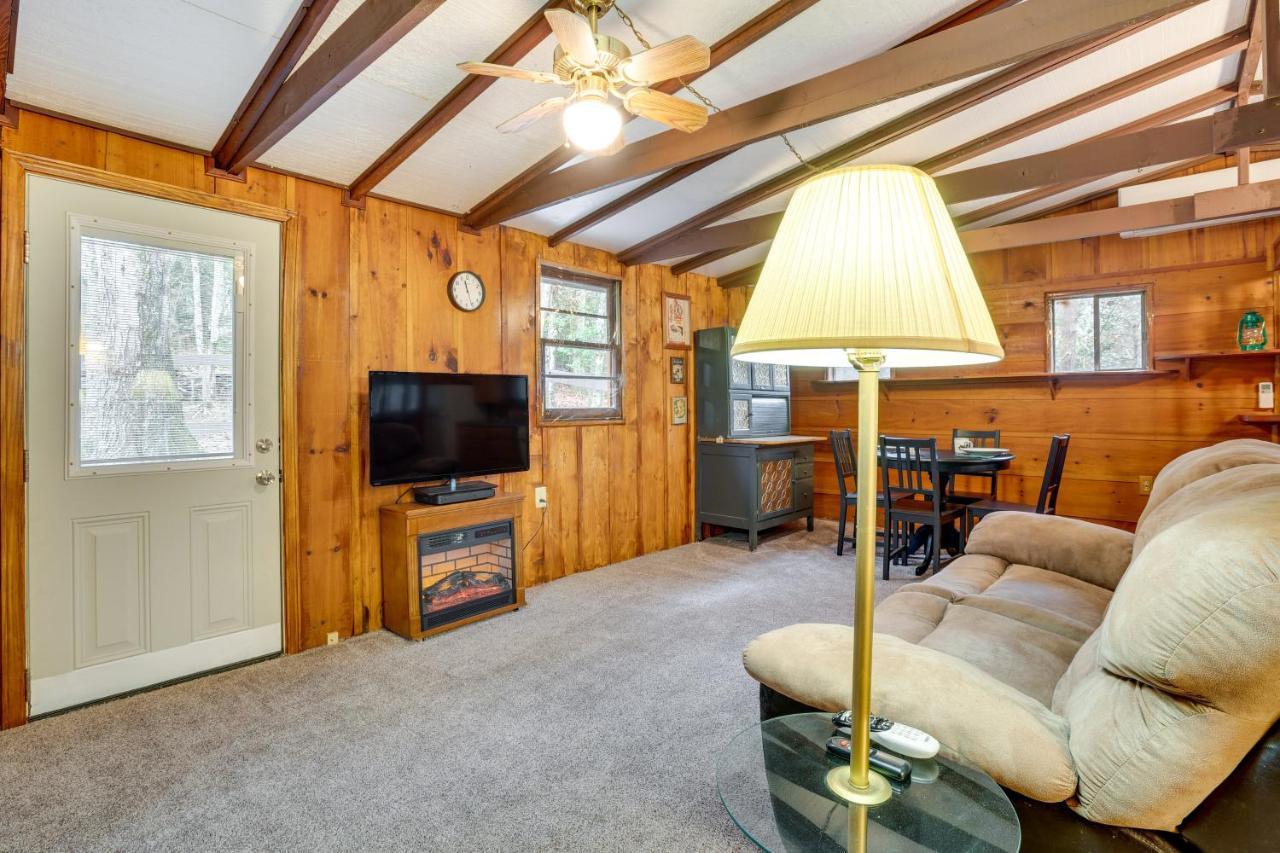 Peaceful Warne Cabin Fenced Yard And Screened Porch Brasstown 外观 照片